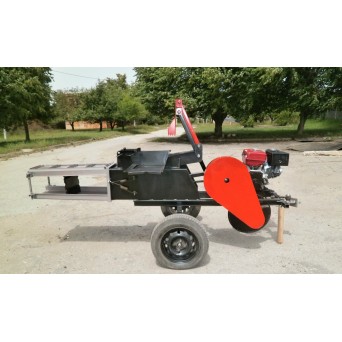 Сенотюковщик с бензиновым двигателем